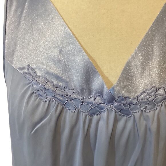 Vintage Vanity Fair Periwinkle Sleep gown USA Floral M - Picture 3 of 11